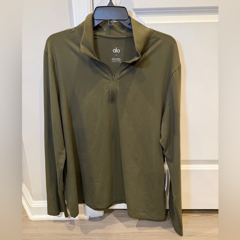 ALO Conquer 1/4 Zip Reform Long Sleeve – Green Olive
Men’s Size L